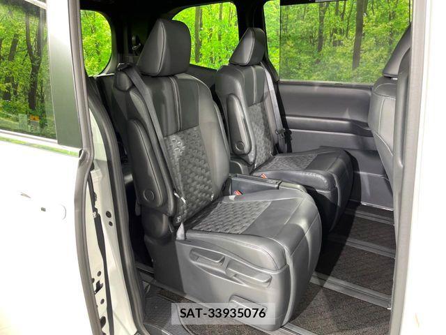 Toyota VOXY HYBRID 2025-09 7964356-8