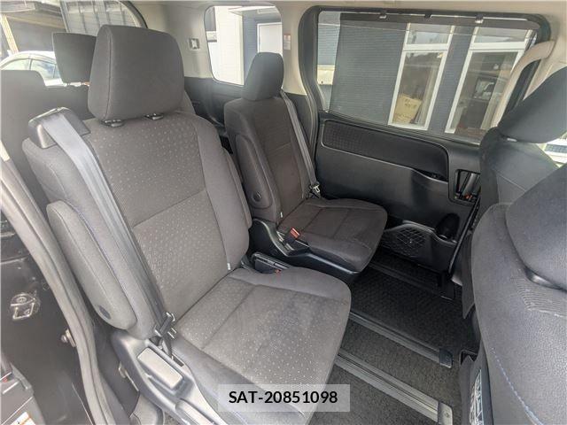 Toyota VOXY HYBRID 2015-01 7964376-10
