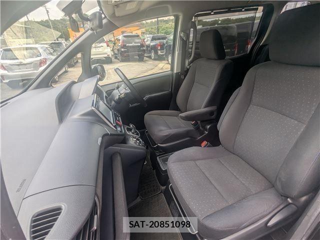 Toyota VOXY HYBRID 2015-01 7964376-12