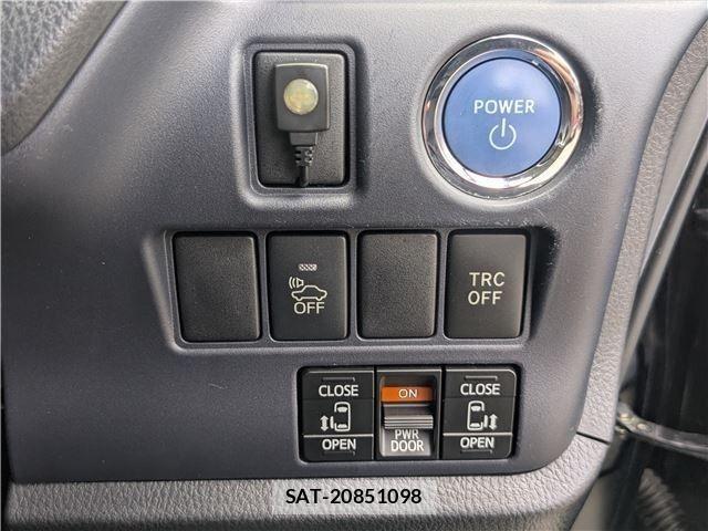 Toyota VOXY HYBRID 2015-01 7964376-15