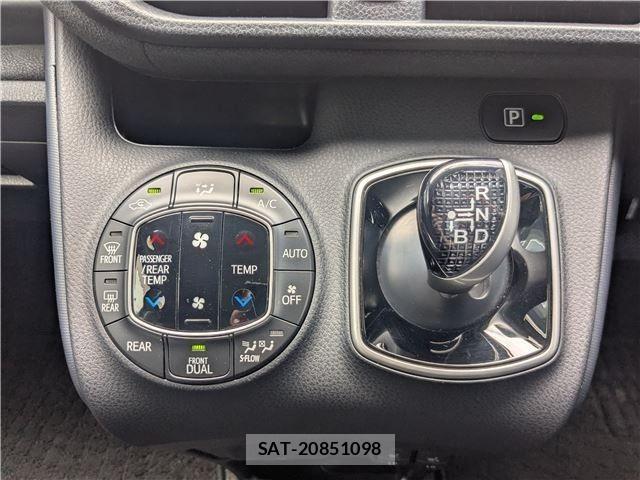 Toyota VOXY HYBRID 2015-01 7964376-22