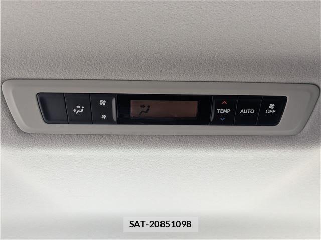 Toyota VOXY HYBRID 2015-01 7964376-26