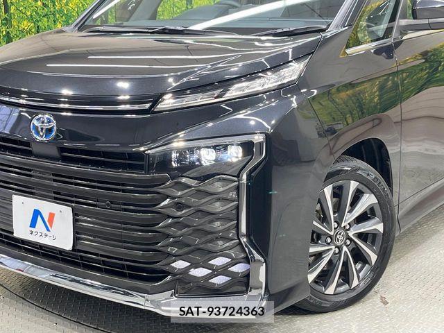 Toyota VOXY HYBRID 2023-09 7964359-12