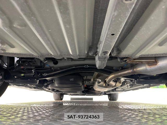 Toyota VOXY HYBRID 2023-09 7964359-18