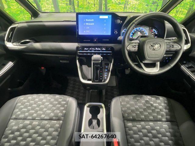 Toyota VOXY HYBRID 2024-01 7964358-1