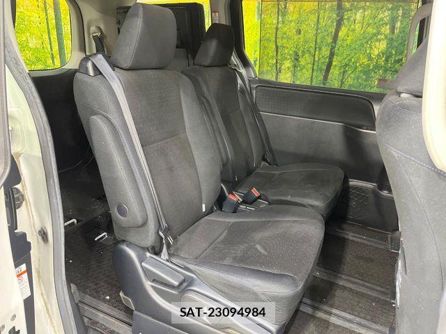 Toyota VOXY HYBRID 2015-12 7964375-8