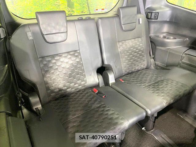 Toyota VOXY HYBRID 2022-04 7964369-9