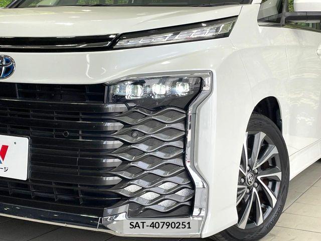 Toyota VOXY HYBRID 2022-04 7964369-12