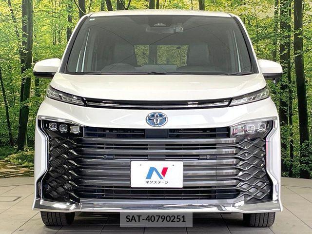 Toyota VOXY HYBRID 2022-04 7964369-14