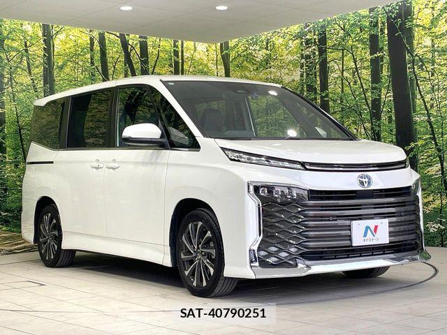 Toyota VOXY HYBRID 2022-04 7964369-16