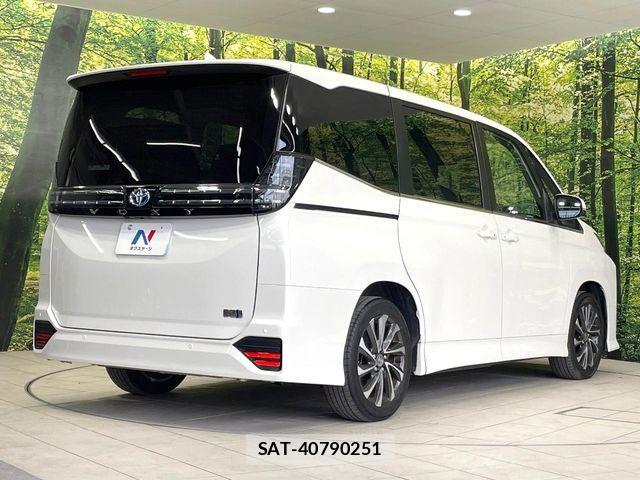 Toyota VOXY HYBRID 2022-04 7964369-17
