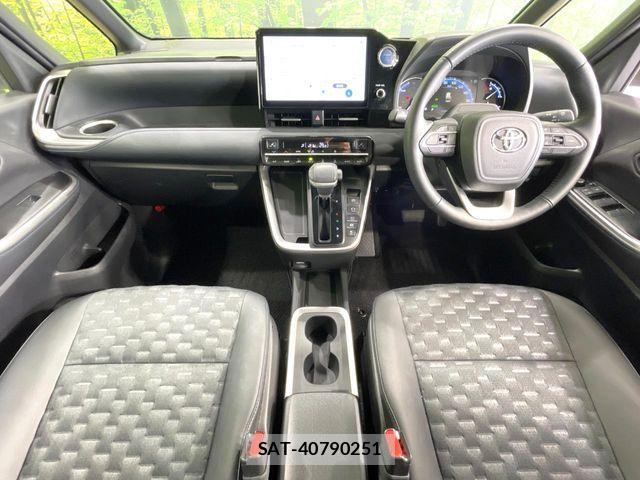 Toyota VOXY HYBRID 2022-04 7964369-1