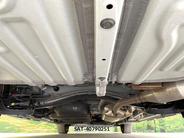 Toyota VOXY HYBRID 2022-04 7964369-19