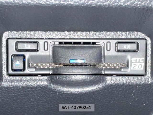 Toyota VOXY HYBRID 2022-04 7964369-6
