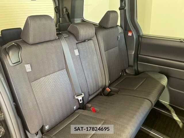Toyota VOXY HYBRID 2023-09 7964367-11