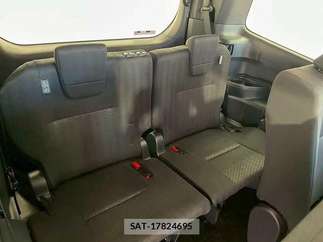 Toyota VOXY HYBRID 2023-09 7964367-12