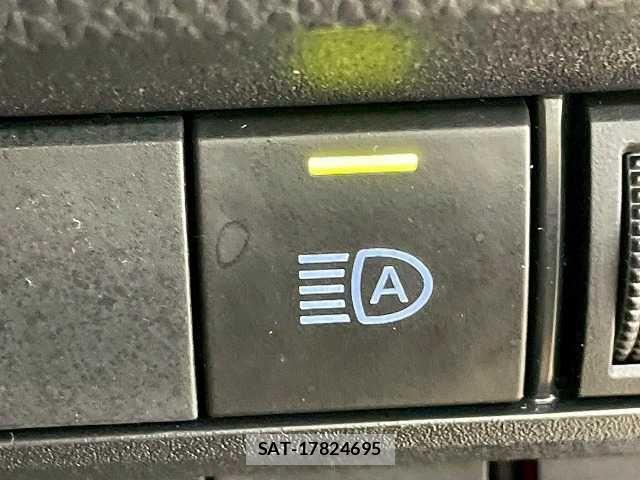 Toyota VOXY HYBRID 2023-09 7964367-7