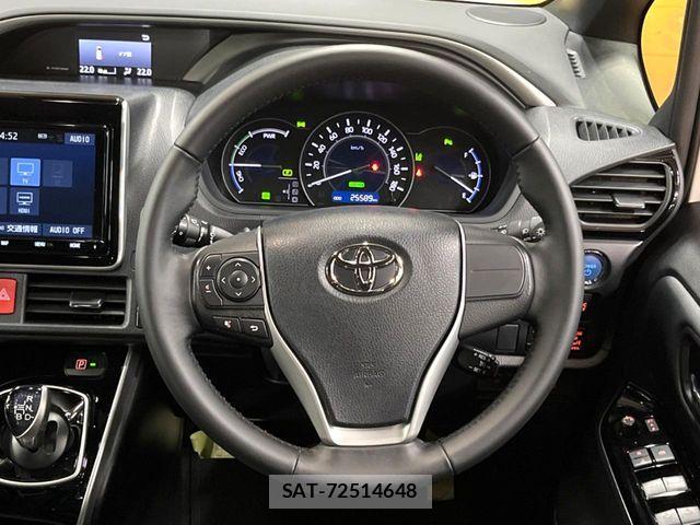Toyota VOXY HYBRID 2021-06 7981536-12
