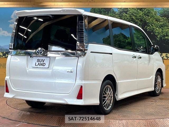 Toyota VOXY HYBRID 2021-06 7981536-17