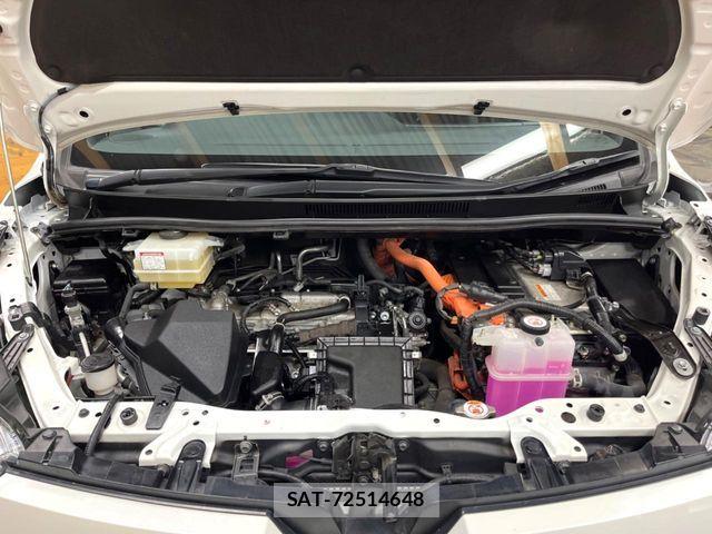 Toyota VOXY HYBRID 2021-06 7981536-18