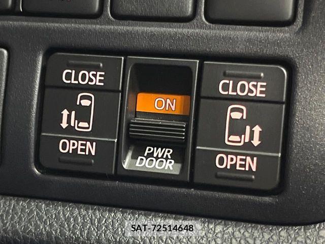 Toyota VOXY HYBRID 2021-06 7981536-5