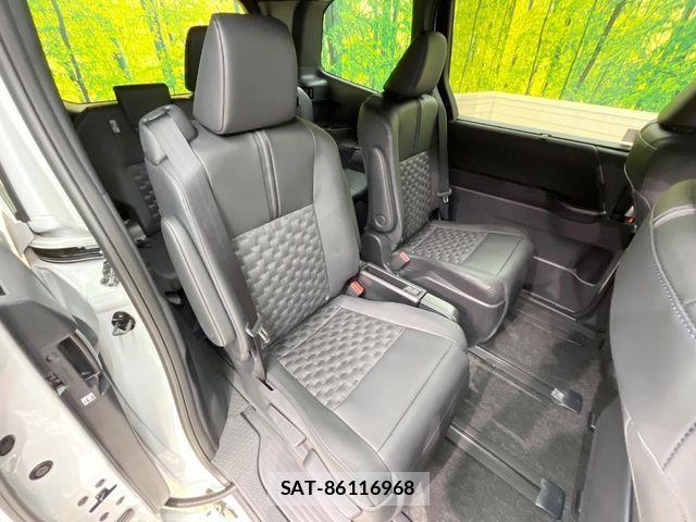 Toyota VOXY HYBRID 2026-04 7981518-8