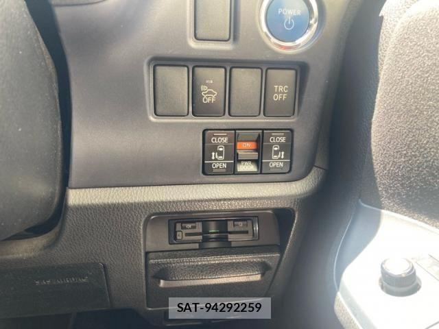 Toyota VOXY HYBRID 2015-01 7981548-18