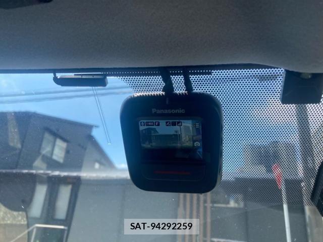Toyota VOXY HYBRID 2015-01 7981548-23