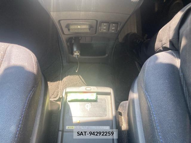 Toyota VOXY HYBRID 2015-01 7981548-24