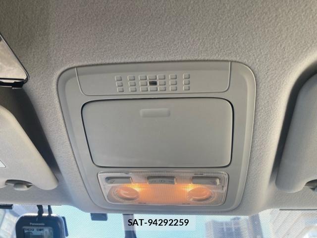 Toyota VOXY HYBRID 2015-01 7981548-25