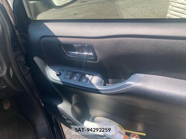 Toyota VOXY HYBRID 2015-01 7981548-8
