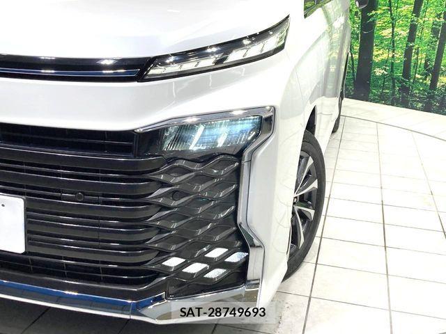 Toyota VOXY HYBRID 2023-03 7981535-11