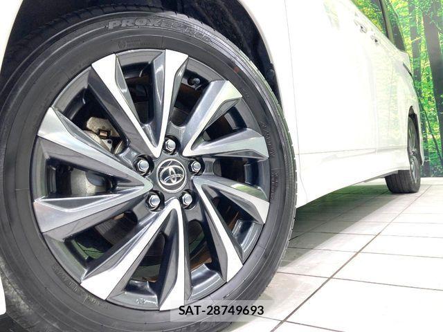 Toyota VOXY HYBRID 2023-03 7981535-12