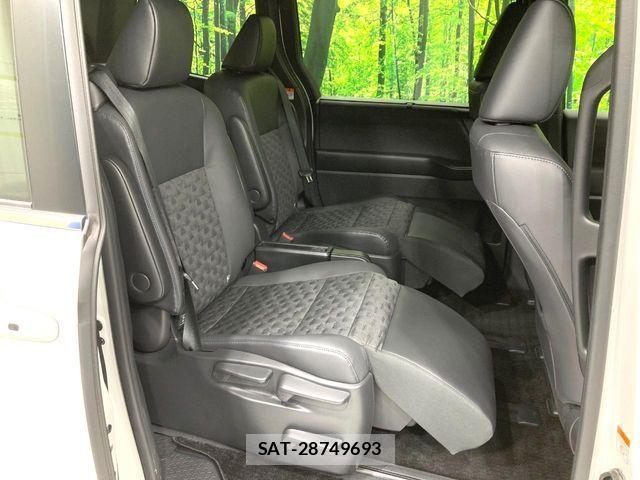 Toyota VOXY HYBRID 2023-03 7981535-8
