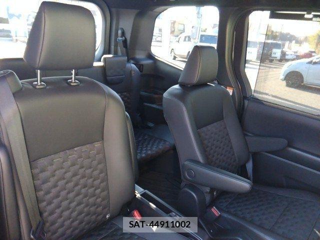 Toyota VOXY HYBRID 2025-01 7981521-11