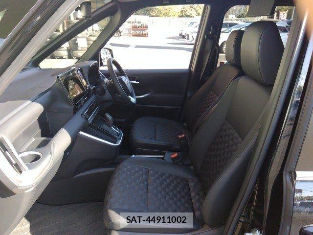 Toyota VOXY HYBRID 2025-01 7981521-12