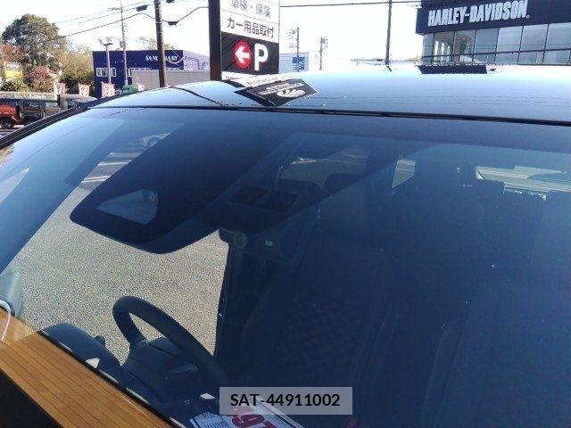 Toyota VOXY HYBRID 2025-01 7981521-22