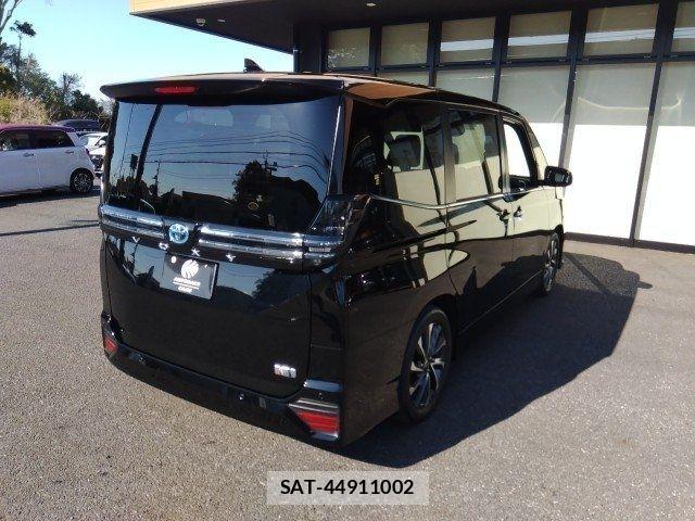 Toyota VOXY HYBRID 2025-01 7981521-2