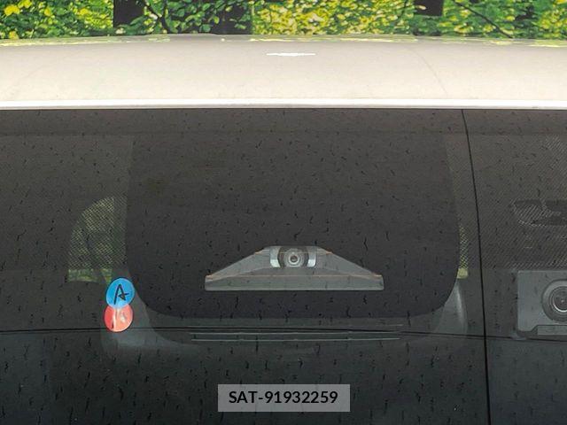 Toyota VOXY HYBRID 2024-08 7981528-4