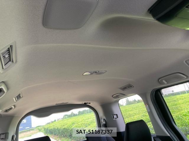 Toyota VOXY HYBRID 2017-02 7981549-17