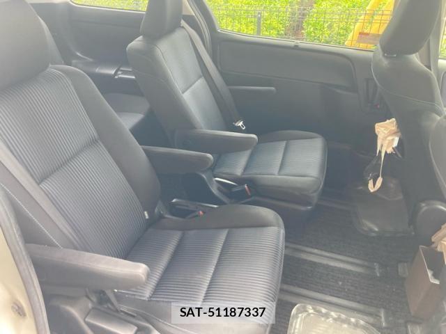 Toyota VOXY HYBRID 2017-02 7981549-18