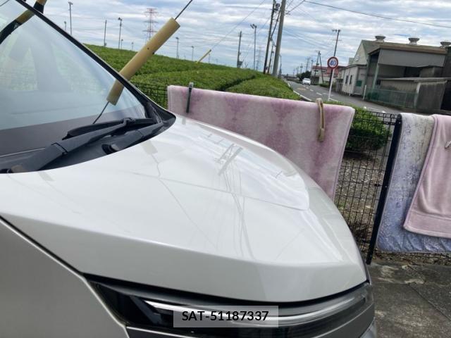 Toyota VOXY HYBRID 2017-02 7981549-7