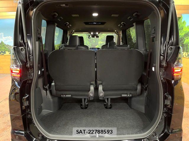 Toyota VOXY HYBRID 2023-09 7981531-10