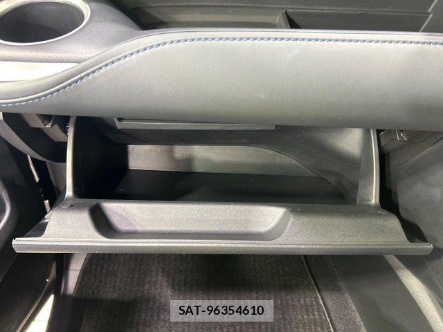 Toyota VOXY HYBRID 2022-06 7981533-18