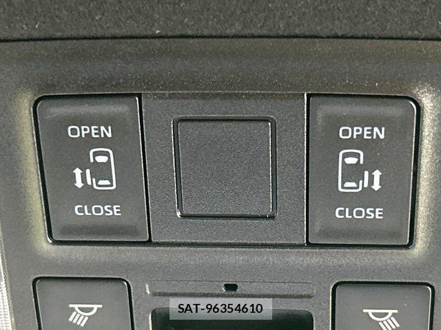 Toyota VOXY HYBRID 2022-06 7981533-4