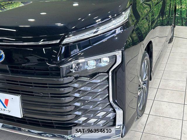 Toyota VOXY HYBRID 2022-06 7981533-6