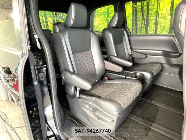 Toyota VOXY HYBRID 2024-02 7981519-8