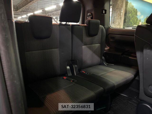 Toyota VOXY HYBRID 2020-03 7981539-9