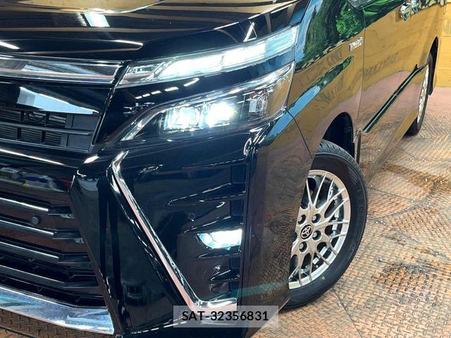 Toyota VOXY HYBRID 2020-03 7981539-13