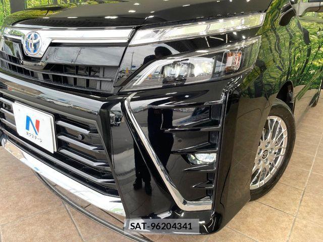 Toyota VOXY HYBRID 2021-11 7981543-12